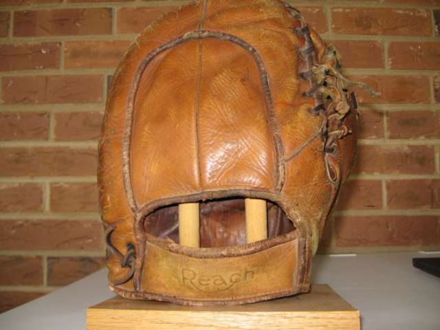 Reach Sam Leslie 254 Back